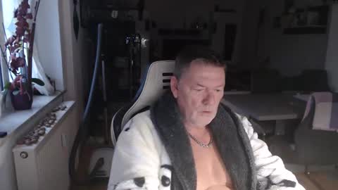 Snapshot of deinprinz2312 chatting on 16, 10, 2025 deinprinz2312 online show from 16, 10, 2025