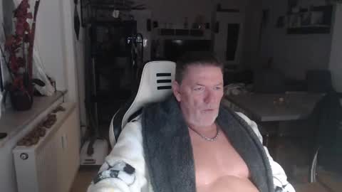 Snapshot of deinprinz2312 chatting on 17, 10, 2025 deinprinz2312 online show from 17, 10, 2025