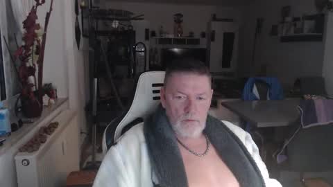 Snapshot of deinprinz2312 chatting on 2, 11, 2025 deinprinz2312 online show from 2, 11, 2025