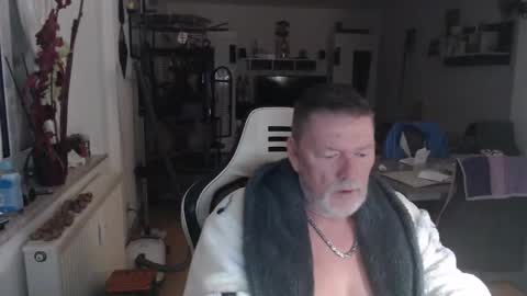 Snapshot of deinprinz2312 chatting on 4, 11, 2025 deinprinz2312 online show from 4, 11, 2025