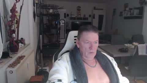 Snapshot of deinprinz2312 chatting on 16, 11, 2025 deinprinz2312 online show from 16, 11, 2025