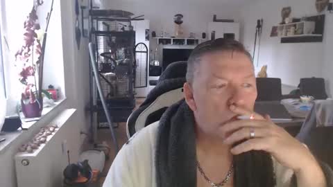 Snapshot of deinprinz2312 chatting on 17, 11, 2025 deinprinz2312 online show from 17, 11, 2025