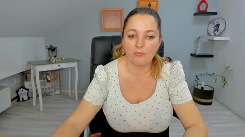 Snapshot of deliciouslolly chatting on 18, 12, 2024 DeliciousLolly online show from 18, 12, 2024