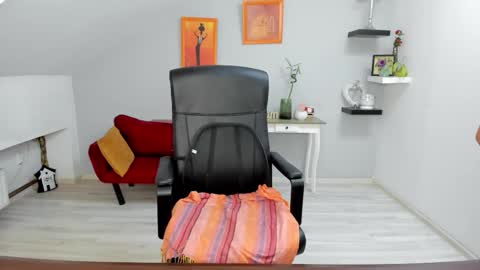 Snapshot of deliciouslolly chatting on 2, 10, 2025 DeliciousLolly online show from 2, 10, 2025