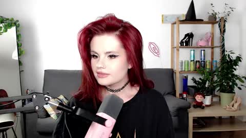 dellacrush_ online show from 17, 9, 2025