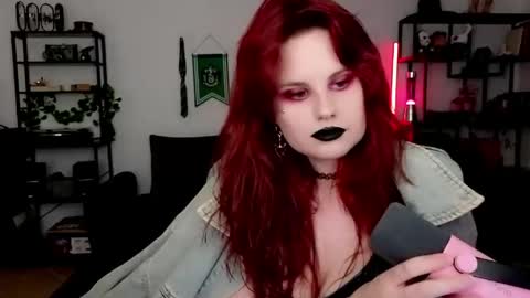 dellacrush_ online show from 9, 5, 2026