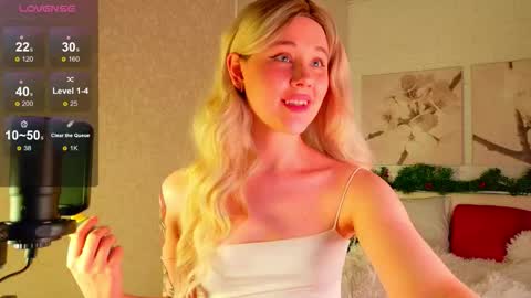 Snapshot of deluamoon chatting on 19, 12, 2025 Delia online show from 19, 12, 2025