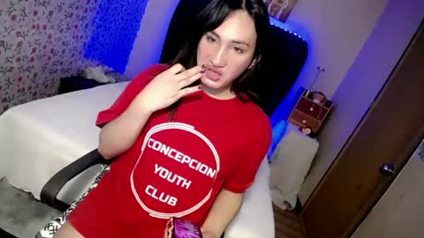 Snapshot of deluxetgirl69 chatting on 4, 12, 2024 Chesca online show from 4, 12, 2024