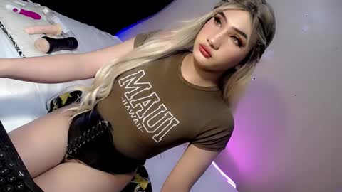 Snapshot of deluxetgirl69 chatting on 7, 12, 2024 Chesca online show from 7, 12, 2024