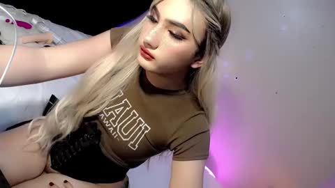 Snapshot of deluxetgirl69 chatting on 8, 12, 2024 Chesca online show from 8, 12, 2024