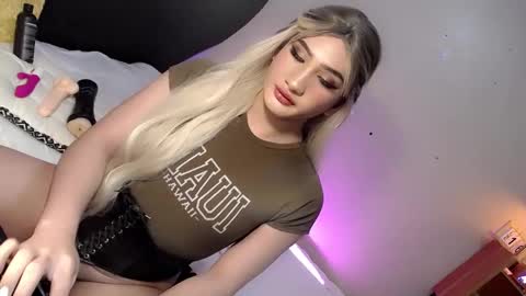 Snapshot of deluxetgirl69 chatting on 19, 12, 2024 Chesca online show from 19, 12, 2024