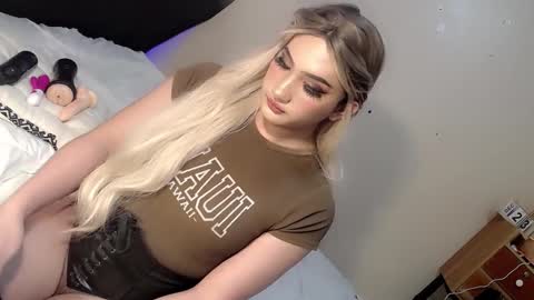 Snapshot of deluxetgirl69 chatting on 25, 12, 2024 Chesca online show from 25, 12, 2024