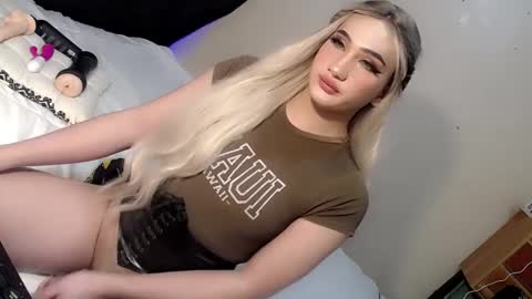 Snapshot of deluxetgirl69 chatting on 27, 12, 2024 Chesca online show from 27, 12, 2024