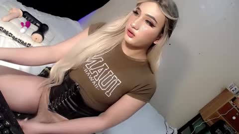 Snapshot of deluxetgirl69 chatting on 27, 12, 2024 Chesca online show from 27, 12, 2024