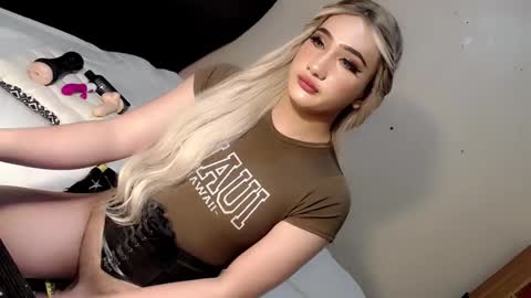 Snapshot of deluxetgirl69 chatting on 31, 12, 2024 Chesca online show from 31, 12, 2024