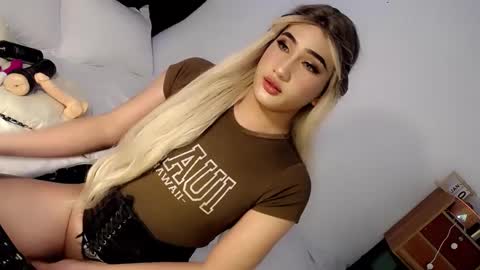 Snapshot of deluxetgirl69 chatting on 9, 1, 2025 Chesca online show from 9, 1, 2025