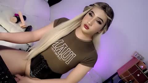 Snapshot of deluxetgirl69 chatting on 15, 1, 2025 Chesca online show from 15, 1, 2025