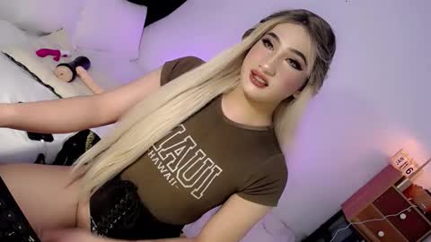 Snapshot of deluxetgirl69 chatting on 16, 1, 2025 Chesca online show from 16, 1, 2025