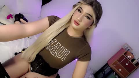 Snapshot of deluxetgirl69 chatting on 17, 1, 2025 Chesca online show from 17, 1, 2025