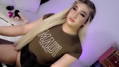 Snapshot of deluxetgirl69 chatting on 19, 1, 2025 Chesca online show from 19, 1, 2025