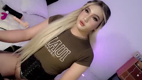 Snapshot of deluxetgirl69 chatting on 20, 1, 2025 Chesca online show from 20, 1, 2025