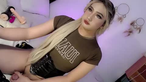 Snapshot of deluxetgirl69 chatting on 26, 1, 2025 Chesca online show from 26, 1, 2025