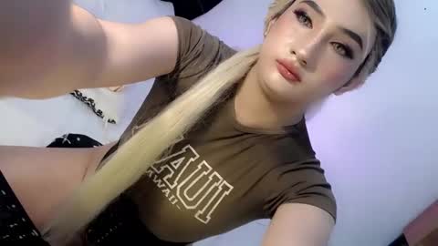 Snapshot of deluxetgirl69 chatting on 30, 1, 2025 Chesca online show from 30, 1, 2025