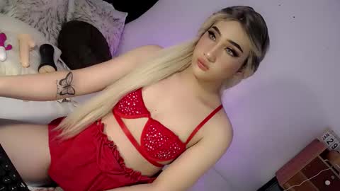 Snapshot of deluxetgirl69 chatting on 6, 2, 2025 Chesca online show from 6, 2, 2025