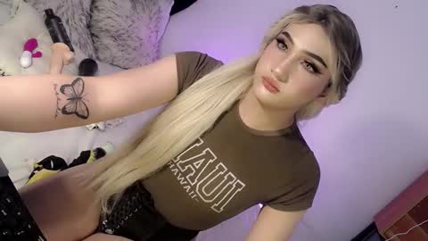 Snapshot of deluxetgirl69 chatting on 6, 2, 2025 Chesca online show from 6, 2, 2025