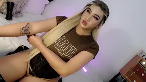 Snapshot of deluxetgirl69 chatting on 9, 2, 2025 Chesca online show from 9, 2, 2025