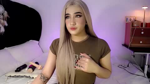 Snapshot of deluxetgirl69 chatting on 11, 2, 2025 Chesca online show from 11, 2, 2025