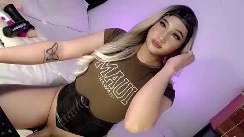 Snapshot of deluxetgirl69 chatting on 15, 2, 2025 Chesca online show from 15, 2, 2025