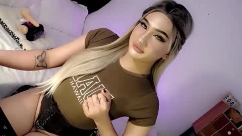 Snapshot of deluxetgirl69 chatting on 16, 2, 2025 Chesca online show from 16, 2, 2025