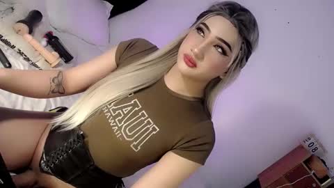 Snapshot of deluxetgirl69 chatting on 19, 2, 2025 Chesca online show from 19, 2, 2025