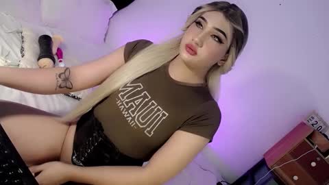 Snapshot of deluxetgirl69 chatting on 20, 2, 2025 Chesca online show from 20, 2, 2025