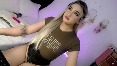 Snapshot of deluxetgirl69 chatting on 23, 2, 2025 Chesca online show from 23, 2, 2025