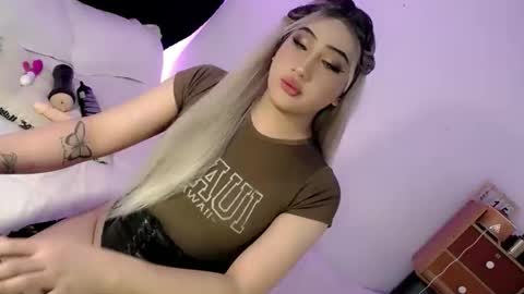 Snapshot of deluxetgirl69 chatting on 15, 9, 2025 Chesca online show from 15, 9, 2025