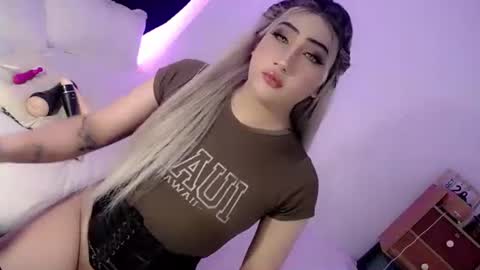 Snapshot of deluxetgirl69 chatting on 20, 10, 2025 Chesca online show from 20, 10, 2025