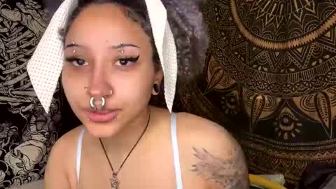 Snapshot of deluxxxeblu chatting on 5, 1, 2025 TankinBody online show from 5, 1, 2025