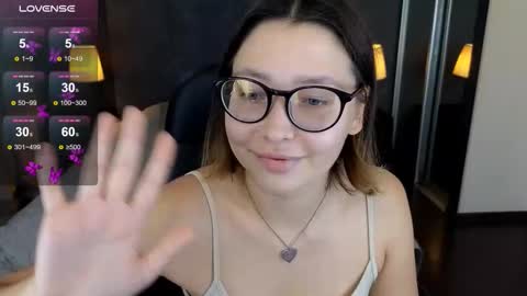 Snapshot of demi_loran chatting on 19, 9, 2025 DEMI online show from 19, 9, 2025