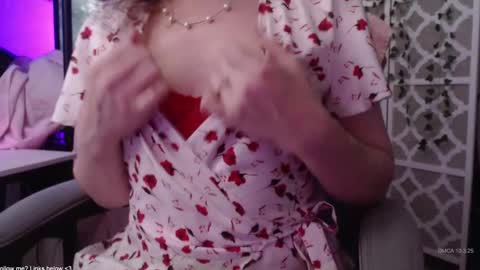 Snapshot of demuredeliah chatting on 3, 10, 2025 Deliah online show from 3, 10, 2025