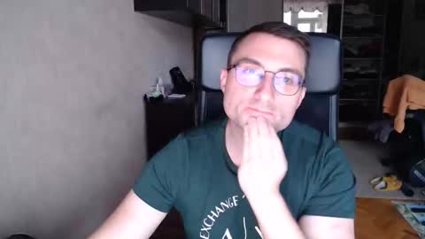 Snapshot of den_lover1 chatting on 21, 10, 2025 Den online show from 21, 10, 2025