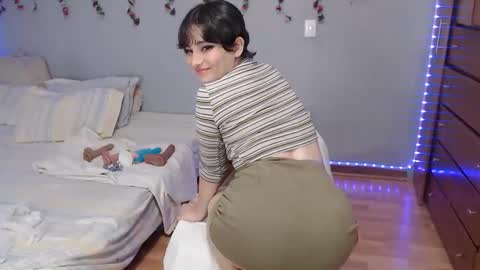 Snapshot of deni_bloom chatting on 20, 12, 2024 Denisse schedule Monday to Friday 1300-1900 mexican time Saturday-maybe it could be a surprise IDEPENDENT MODEL online show from 20, 12, 2024