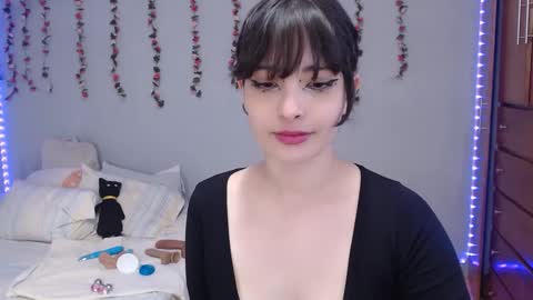 Snapshot of deni_bloom chatting on 4, 1, 2025 Denisse schedule Monday to Friday 1300-1900 mexican time Saturday-maybe it could be a surprise IDEPENDENT MODEL online show from 4, 1, 2025