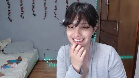 Snapshot of deni_bloom chatting on 9, 1, 2025 Denisse schedule Monday to Friday 1300-1900 mexican time Saturday-maybe it could be a surprise IDEPENDENT MODEL online show from 9, 1, 2025
