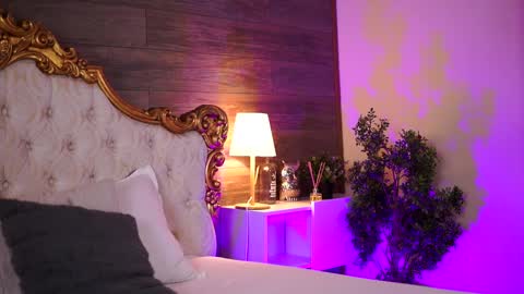 denisedevilles online show from 4, 1, 2025