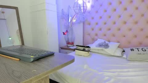 denisse_logan online show from 20, 5, 2026