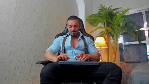 dennis_cox_ online show from 2, 1, 2025