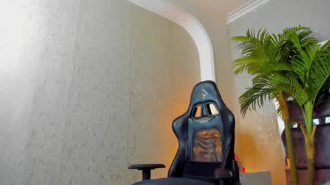 dennis_cox_ online show from 8, 1, 2025