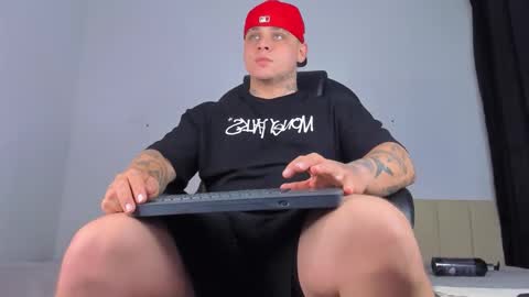 Snapshot of dennis_munera chatting on 6, 1, 2026 dennis munera online show from 6, 1, 2026